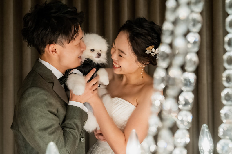 シャンデリア越しに3ショット