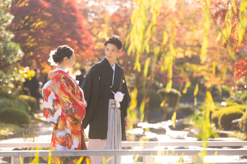 仲良く歩くお二人