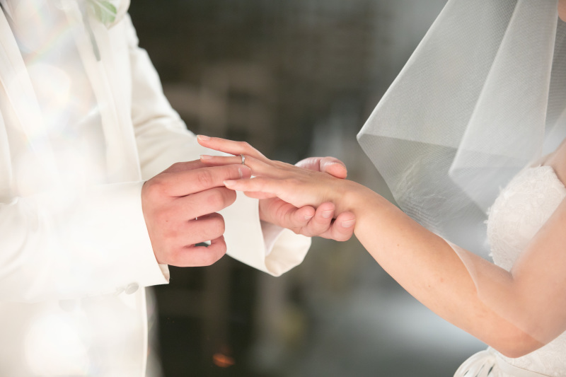 幻想的な指輪交換のシーン♩