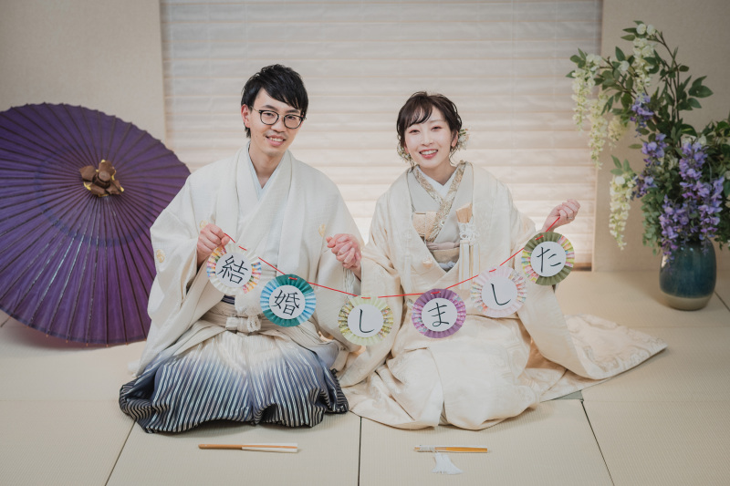 ガーランドをふたりで持って