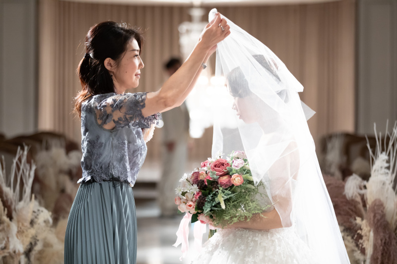 チャペルにて挙式風写真