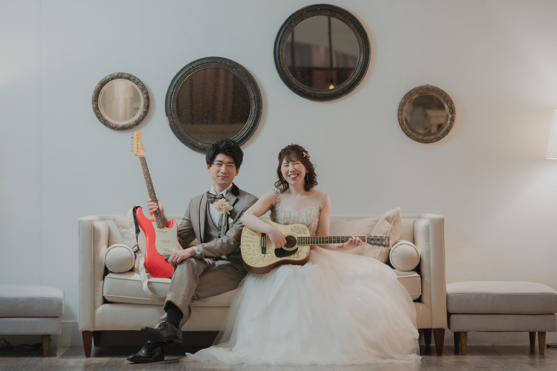 お二人らしく！館内洋装フォト＊