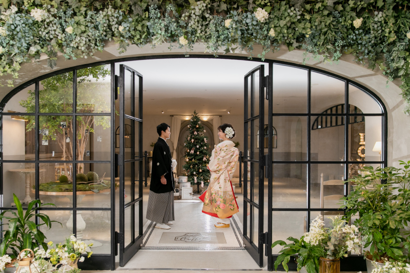 エントランス前で