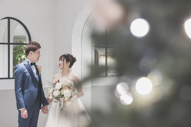 お二人見つめあって