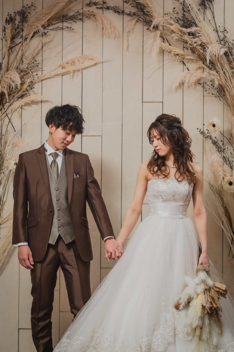 大人カップル手繋ぎショット