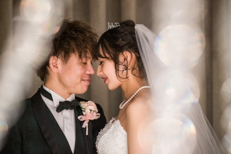 シャンデリア越しのショット