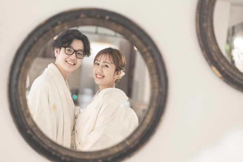 アンティークミラー越しに