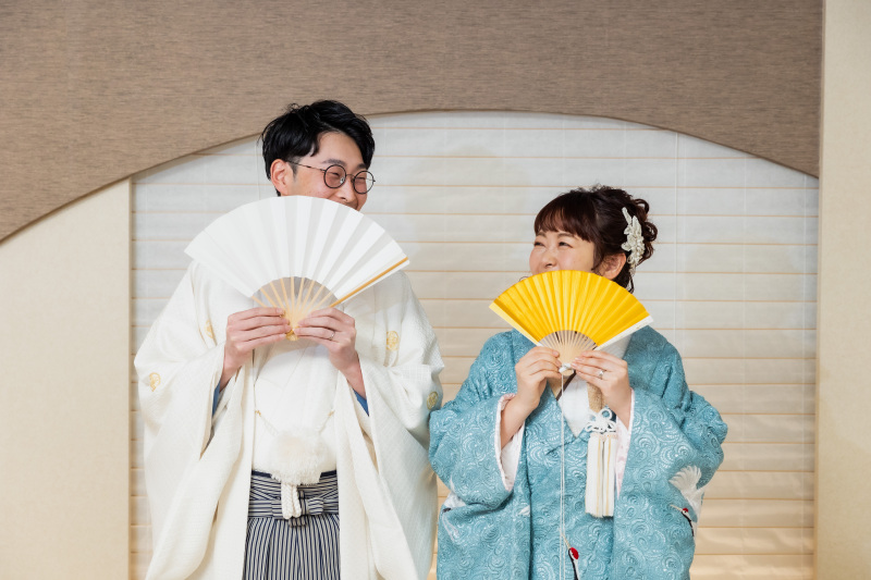 お口元を隠して