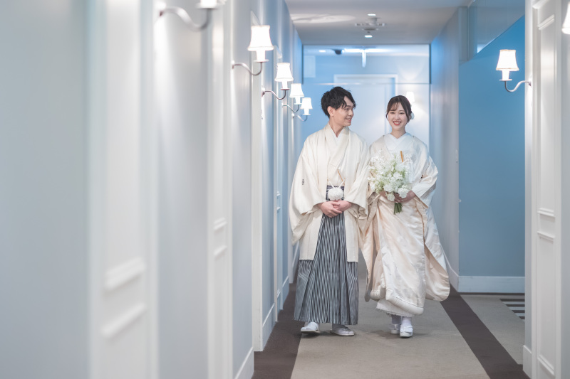 慣れない衣装に戸惑いながら・・・