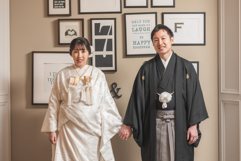 仲良く手を繋いで