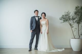 あえてシンプルな背景で！【館内洋装フォトプラン】