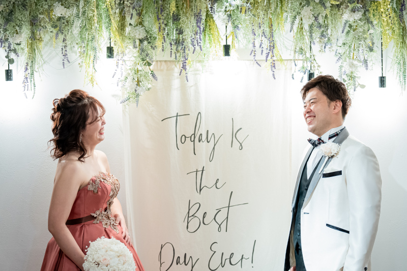 グリーン×コーラルで可愛らしく