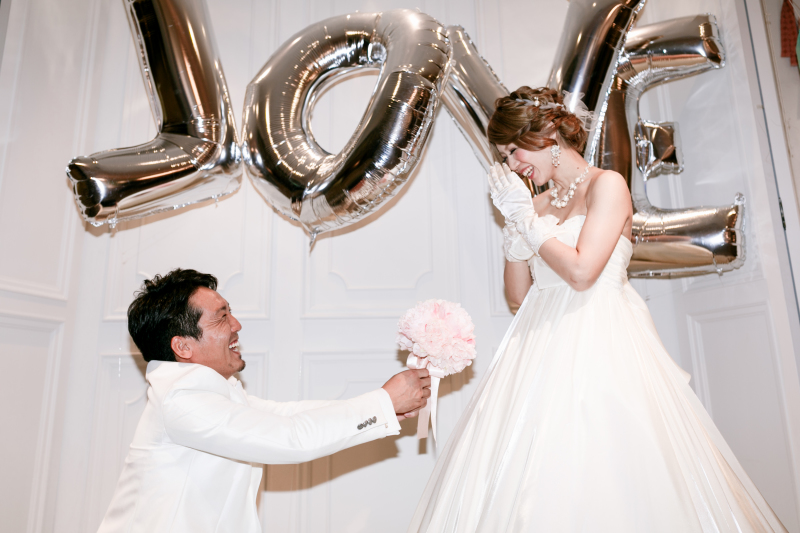 フォトブースで照れながらプロポーズを☆