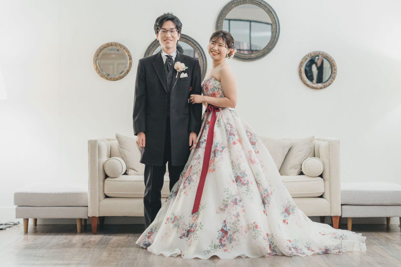 まずはソファーの前で1枚♪