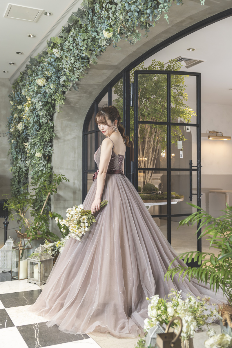 エントランスにて新婦様のソロカット