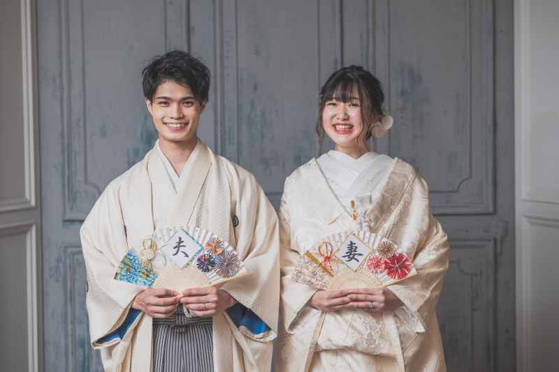 可愛い扇子を使って