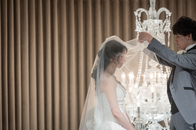 ご新郎様からのベールアップ