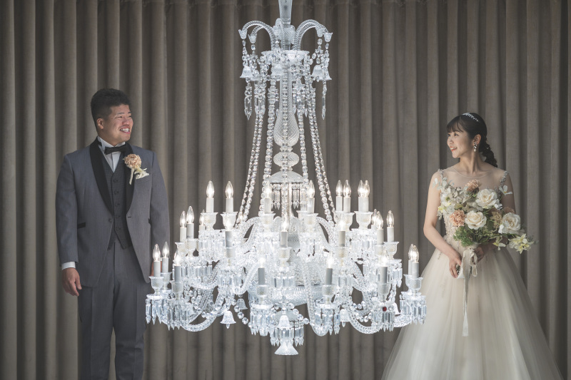 バカラをはさんで