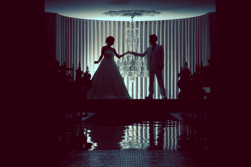 チャペルの祭壇の上で照明を落として。。。♡