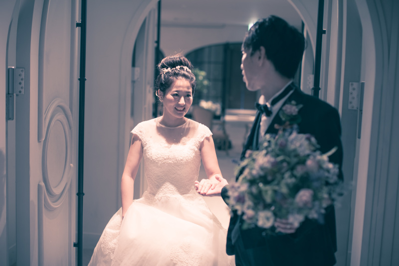 バージンロードに向かって歩むおふたり♡