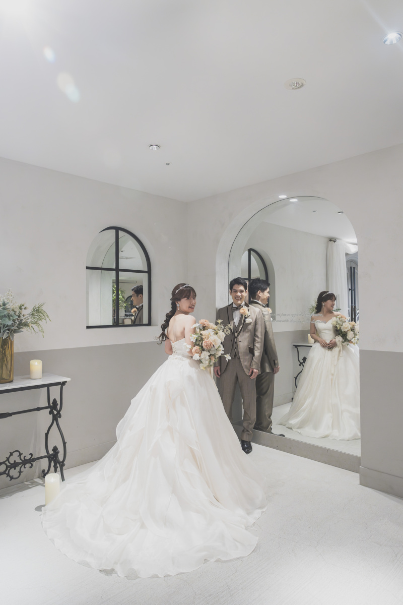 チャペル前の鏡にて