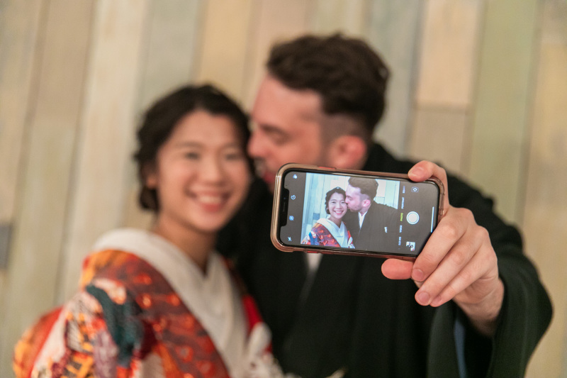 スマホを持って