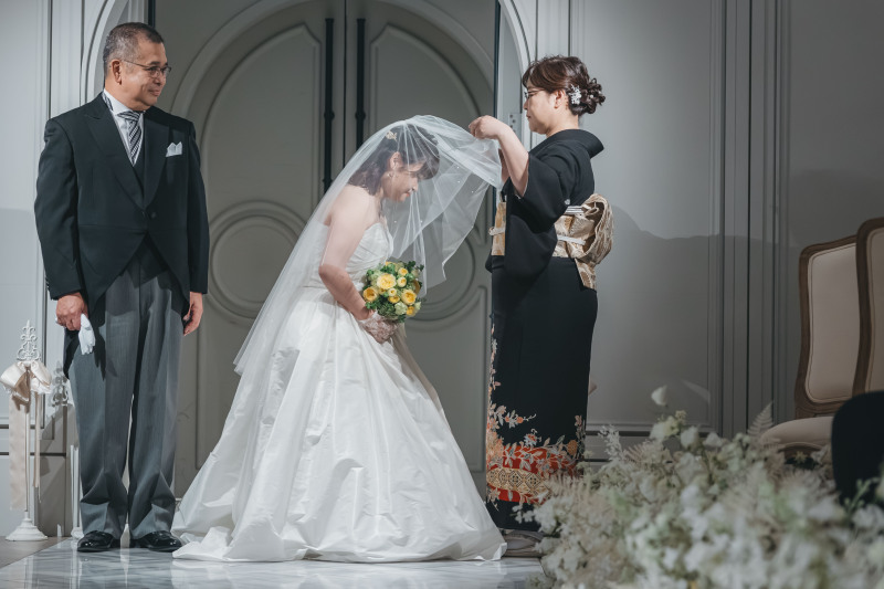 お父様とご入場・お母様のベールダウン