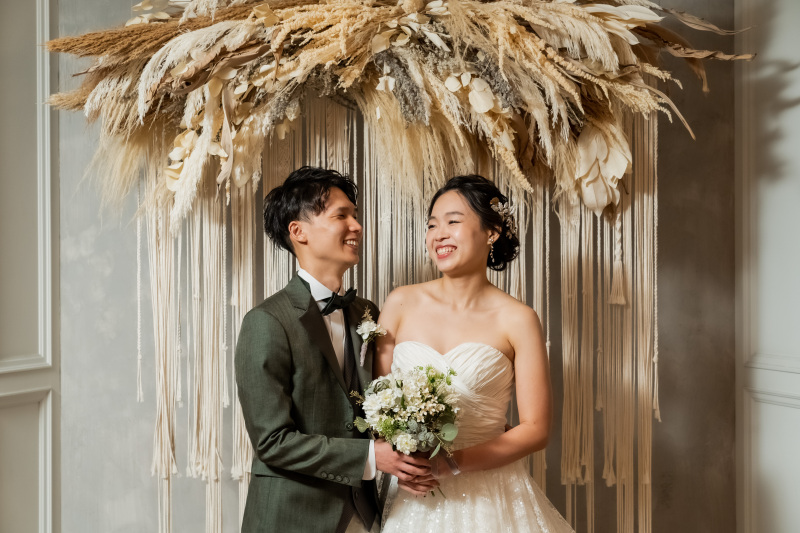 大きなドライフラワーオブジェの前で