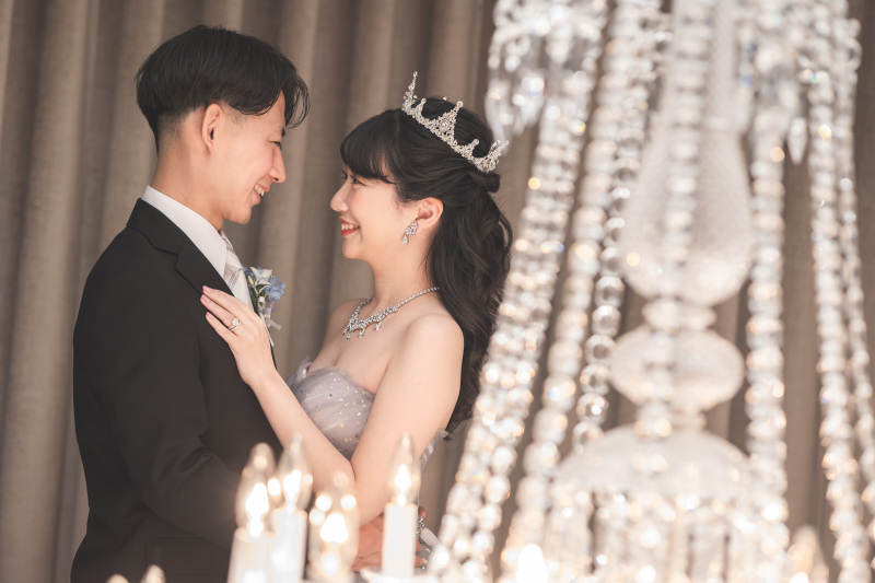 輝くバカラに永遠の愛を誓う