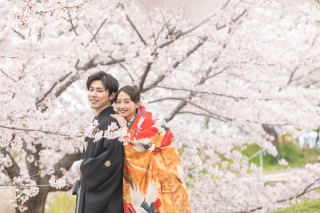 純白の白無垢、艶やかな色打掛、和装小物も多数ご用意