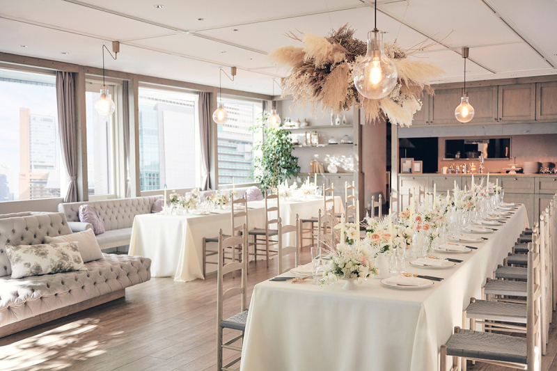 ゆったりくつろげるスペースでお食事を堪能