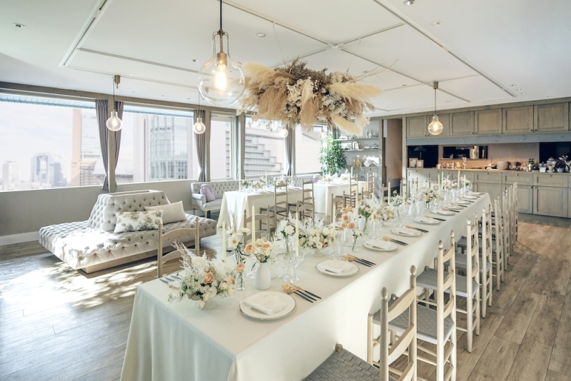 ゆったりくつろげるスペースでお食事を堪能