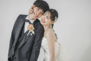 むぎゅっと。私はカメラマンですが写真を撮られることは苦手なのでそんな方も楽しく、リラックスしながら撮影できればと思っています。