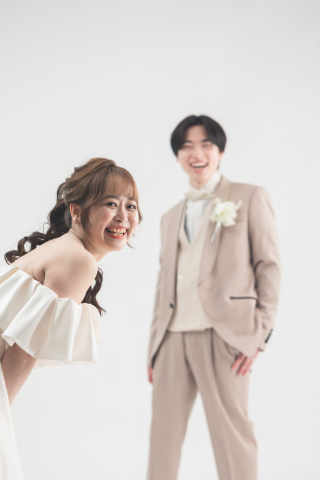 撮影の中でいちばん大切にしているのは、おふたりが自然体でいられる時間です。緊張や不安を少しずつほぐしながら、会話や空気感を大切にし、その瞬間にしか生まれない表情や仕草を逃さず写し取ります。