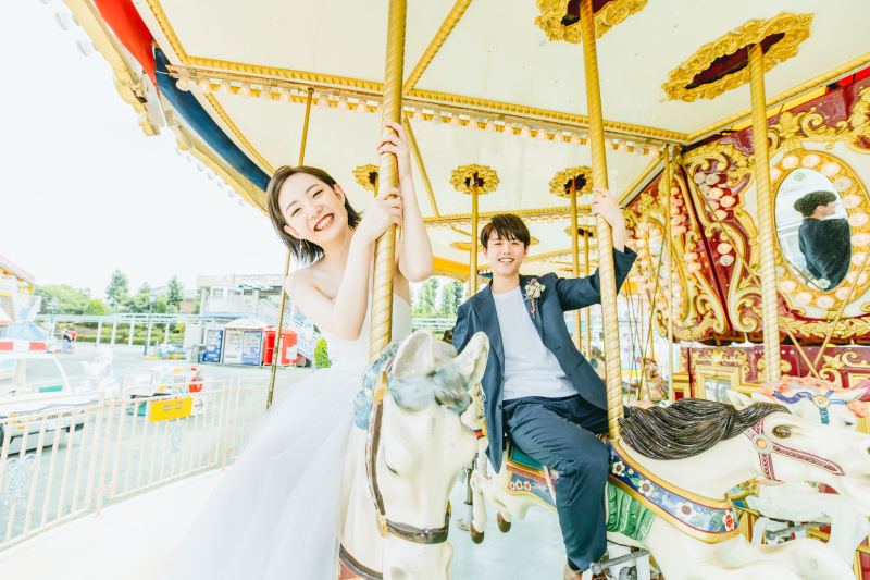 【レトロな遊園地/洋装ロケフォト】スタジオ撮影付き◆魅力的なフォトスポットの多い遊園地!カラフルで特別なフォトウェディングを