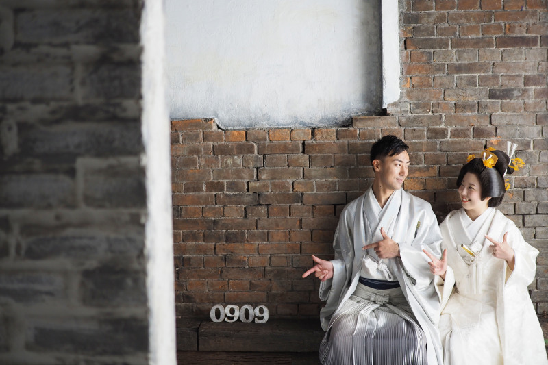 洋風なスタジオと和装