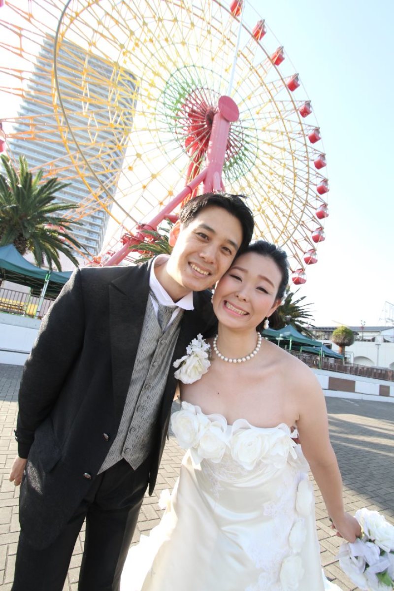 観覧車を背景に