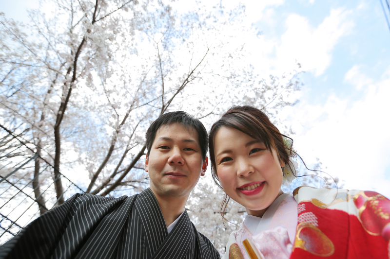 青空をバックに