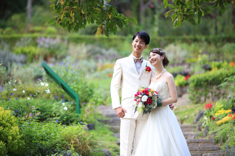 【衣装追加料金なし】神戸布引ハーブ園ロケ｜衣装選び放題&times;100カット&times;ヘアメイク込。山上の花々と絶景を楽しむフォト体験を。