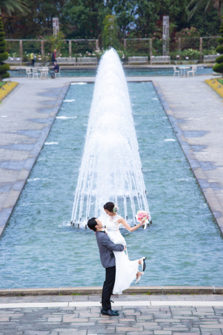 【衣装追加料金なし】須磨離宮公園ロケーション｜衣装選び放題&times;100カット&times;ヘアメイク込。噴水と緑が彩る王道ロマンチック撮影