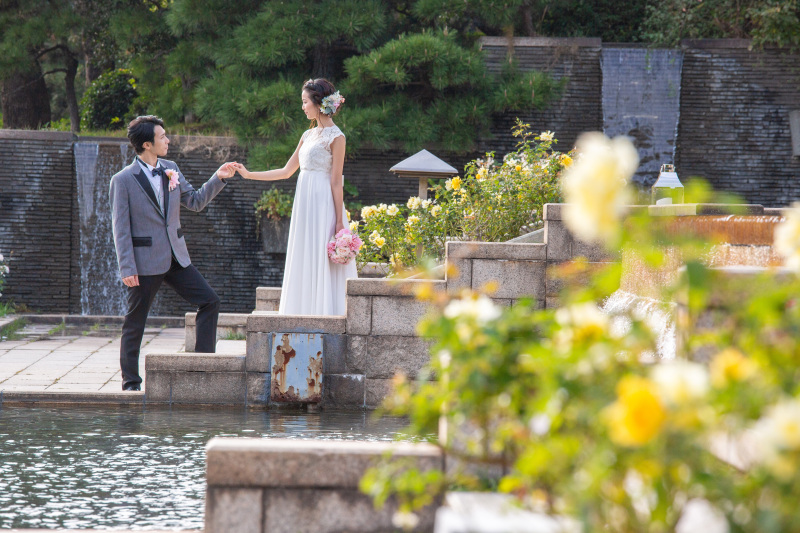 【衣装追加料金なし】須磨離宮公園ロケーション｜衣装選び放題&times;100カット&times;ヘアメイク込。噴水と緑が彩る王道ロマンチック撮影