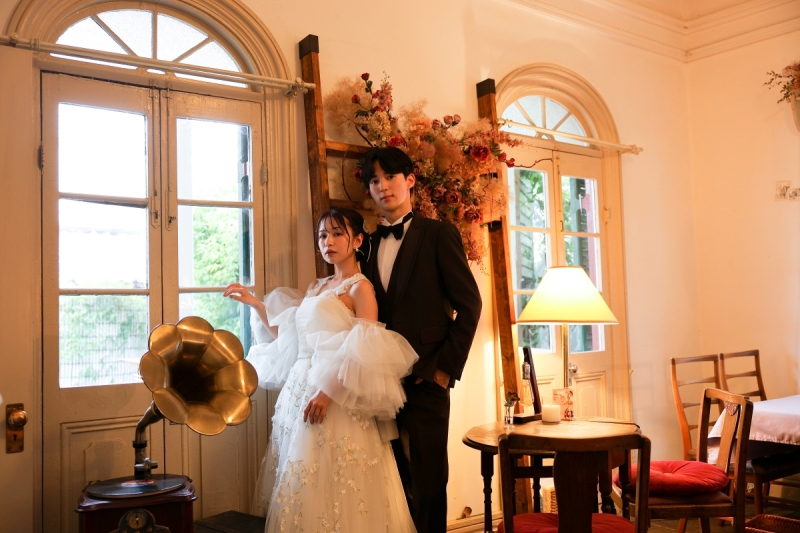 【衣装追加料金なし】北野メディウム館ロケーション｜衣装選び放題&times;100カット&times;ヘアメイク込。北野異人館の洋館で叶える上質な撮影。