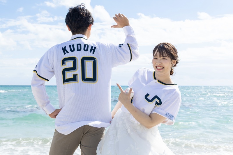 ビーチでの最後のショットはユニフォームを着て。