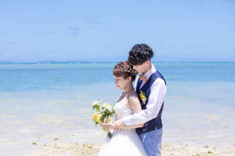 後ろから寄り添い