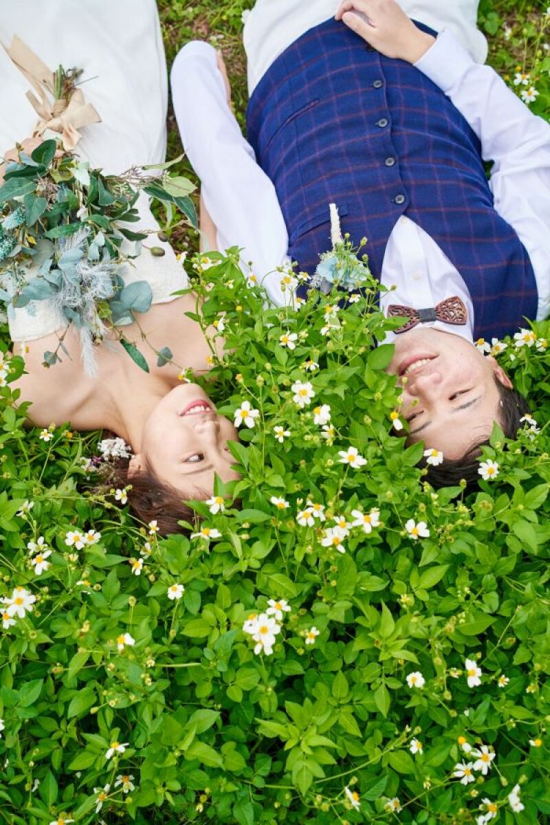 緑の中で寝転んで