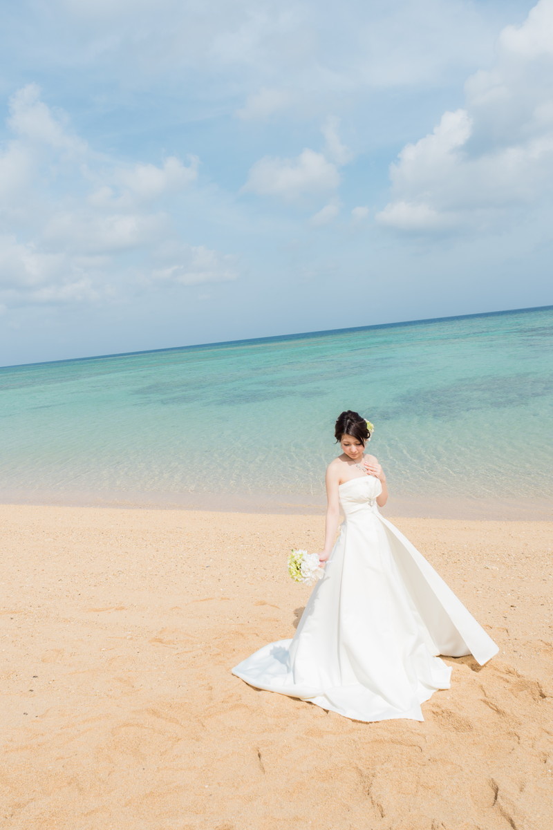 Ａラインのドレスですっきりスタイルアップ