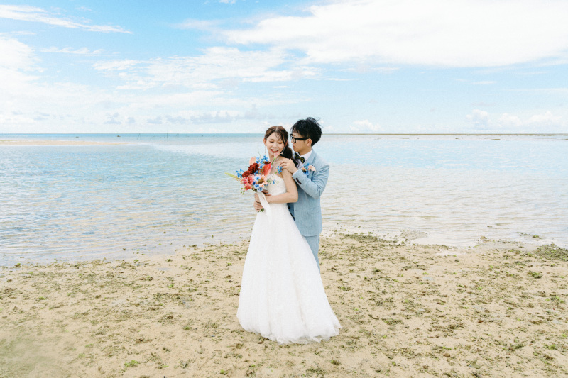 ウェデイングらしいポーズも