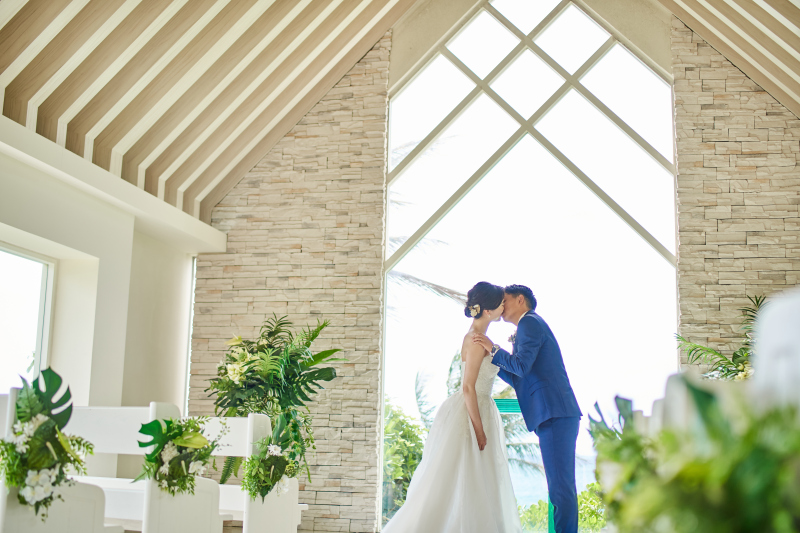 誓いのキスの瞬間