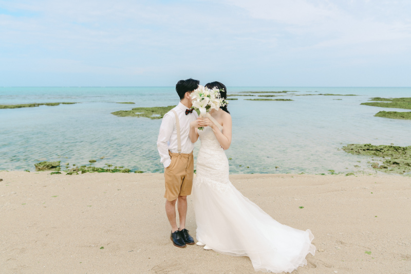 ブーケで顔隠し！