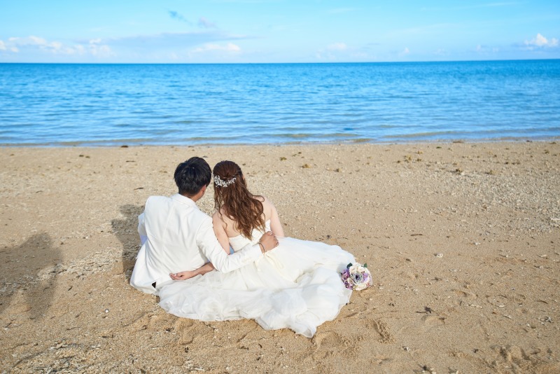 ビーチに腰掛け